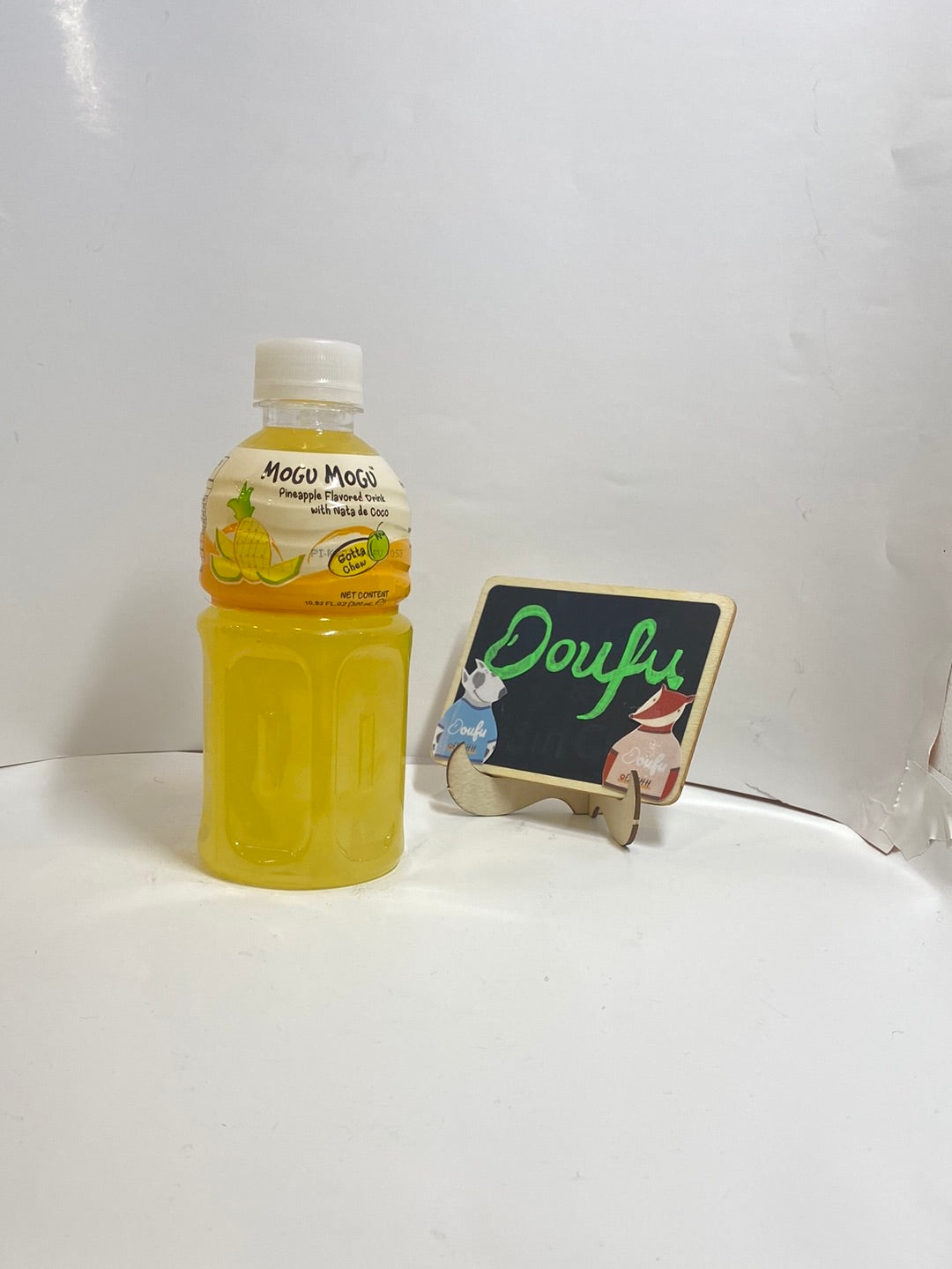 Mogu Pineapple Drink 磨股菠萝饮料含椰果 320ml