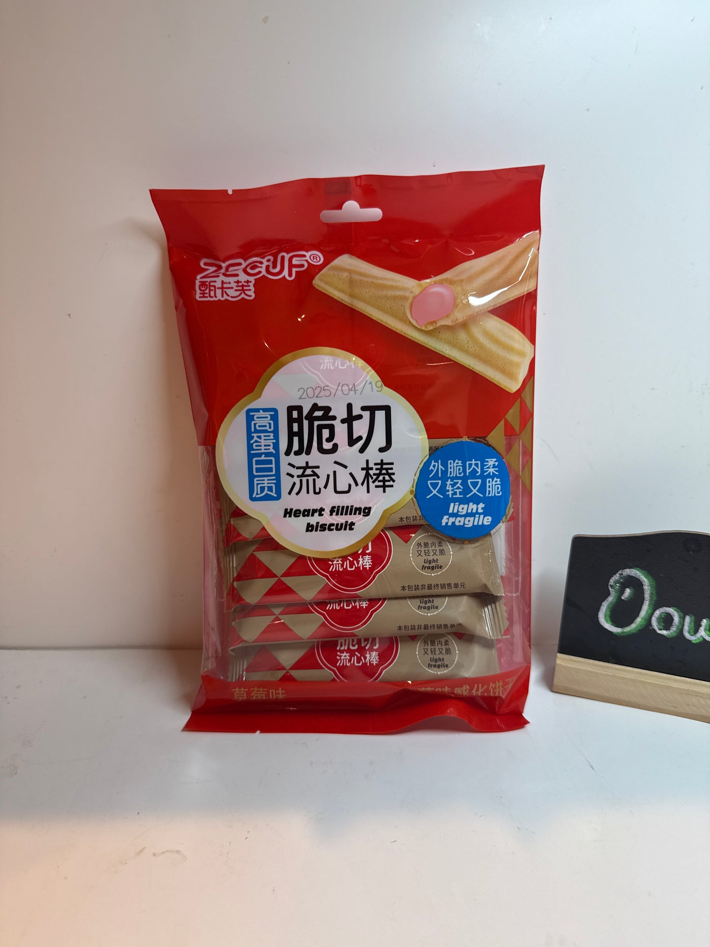 Zecuf Biscuit Strawberry Flv 甄卡芙脆切流心棒草莓味威化 58g