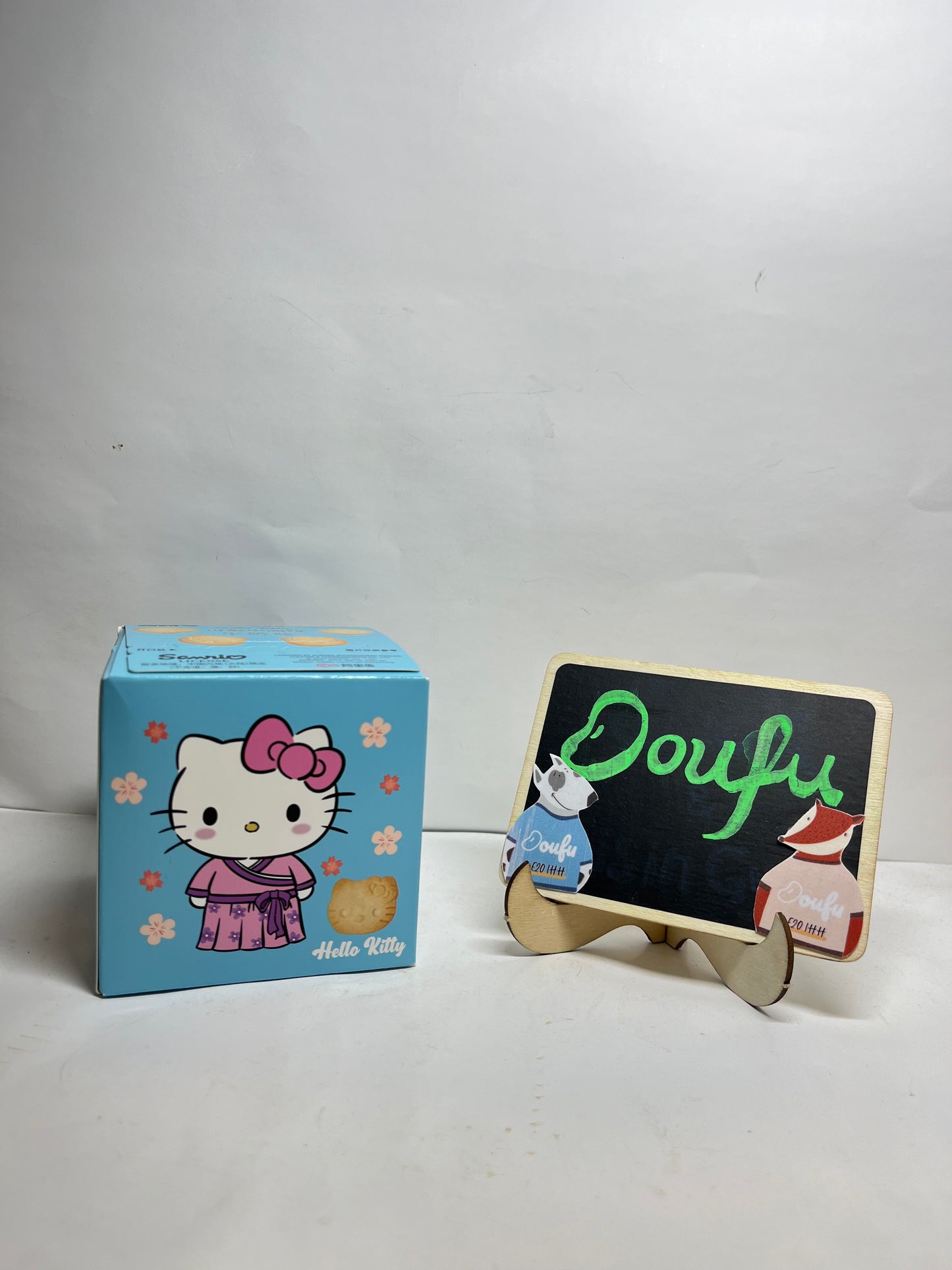 Hello kitty petit cookies milkflavour可爱曲奇牛奶味47g