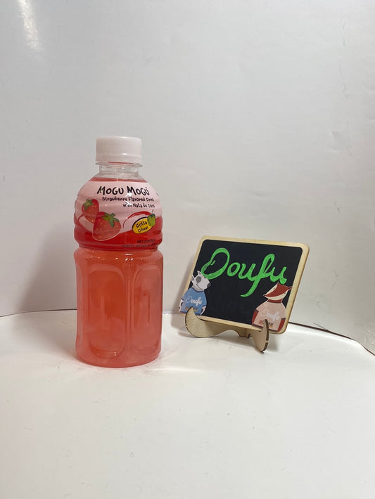 Mogu Strawberry Drink 磨股草莓饮料含椰果 320ml